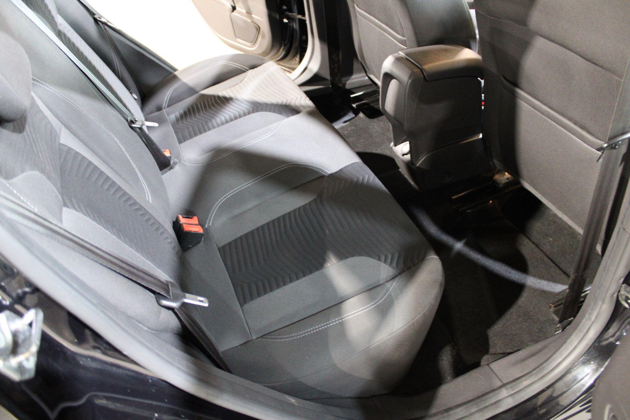 Ford Fiesta - Image 19