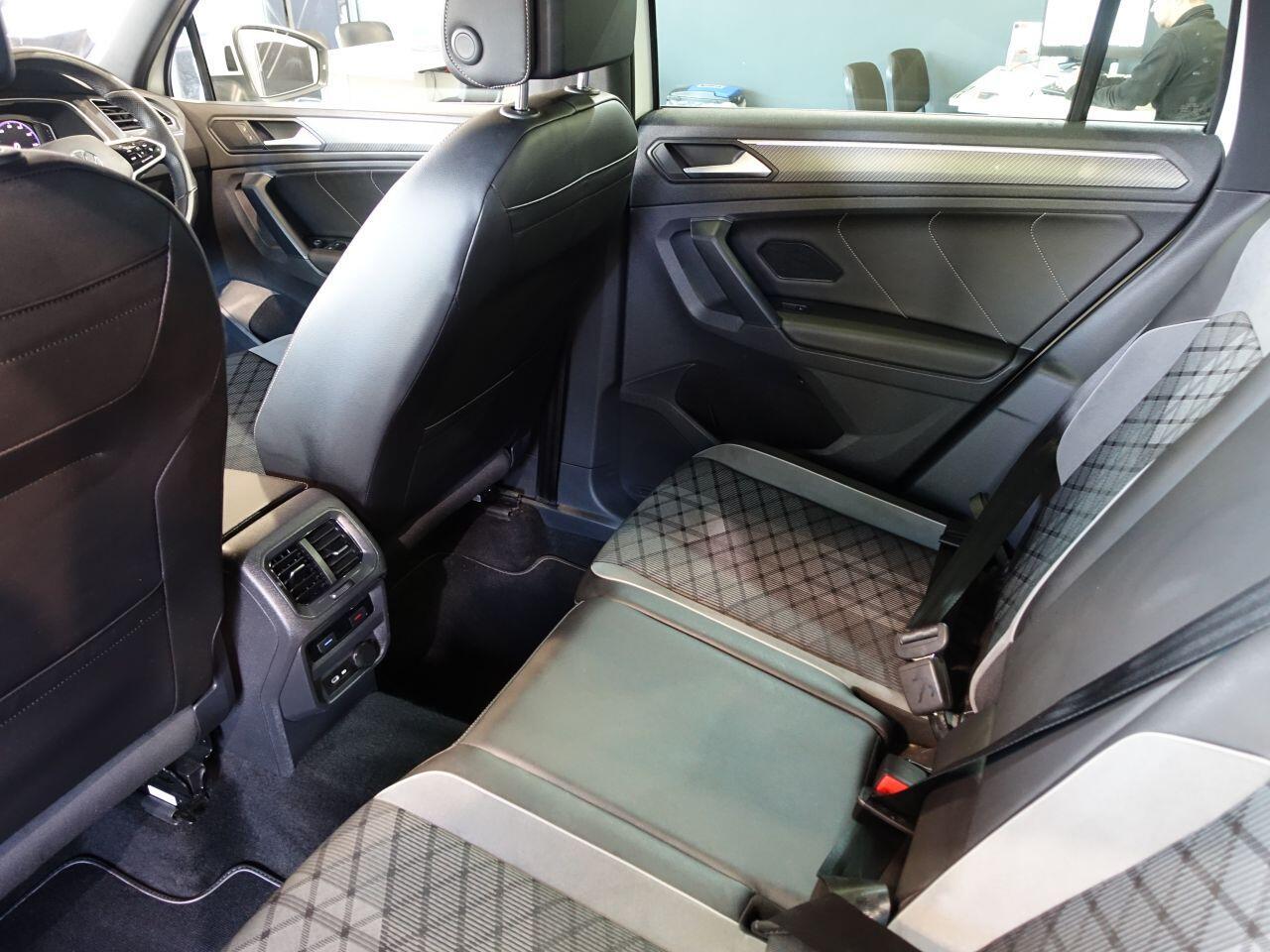 Volkswagen Tiguan - Image 15