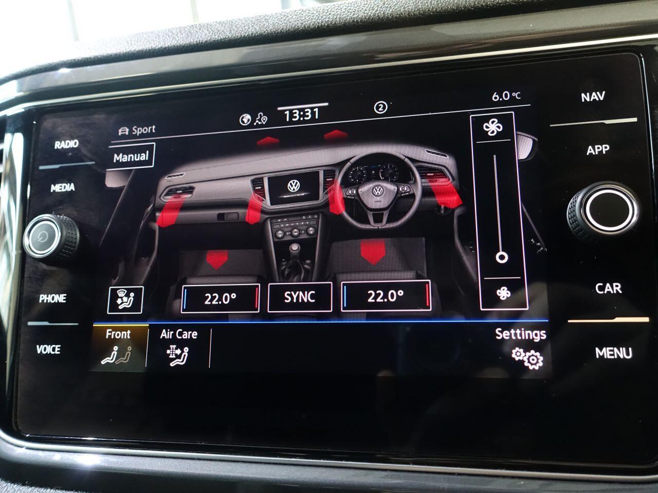 Volkswagen T-Roc - Image 33