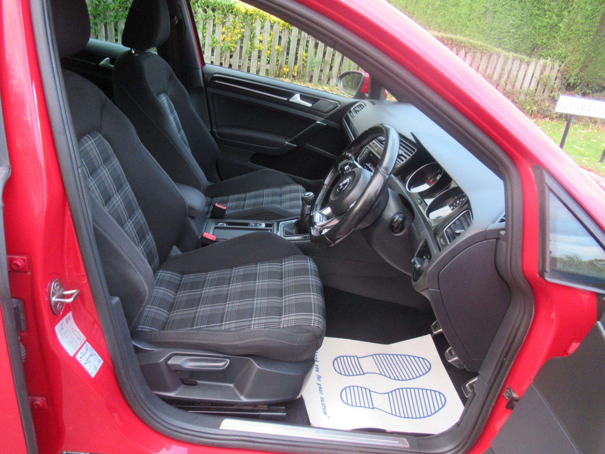 Volkswagen Golf - Image 15
