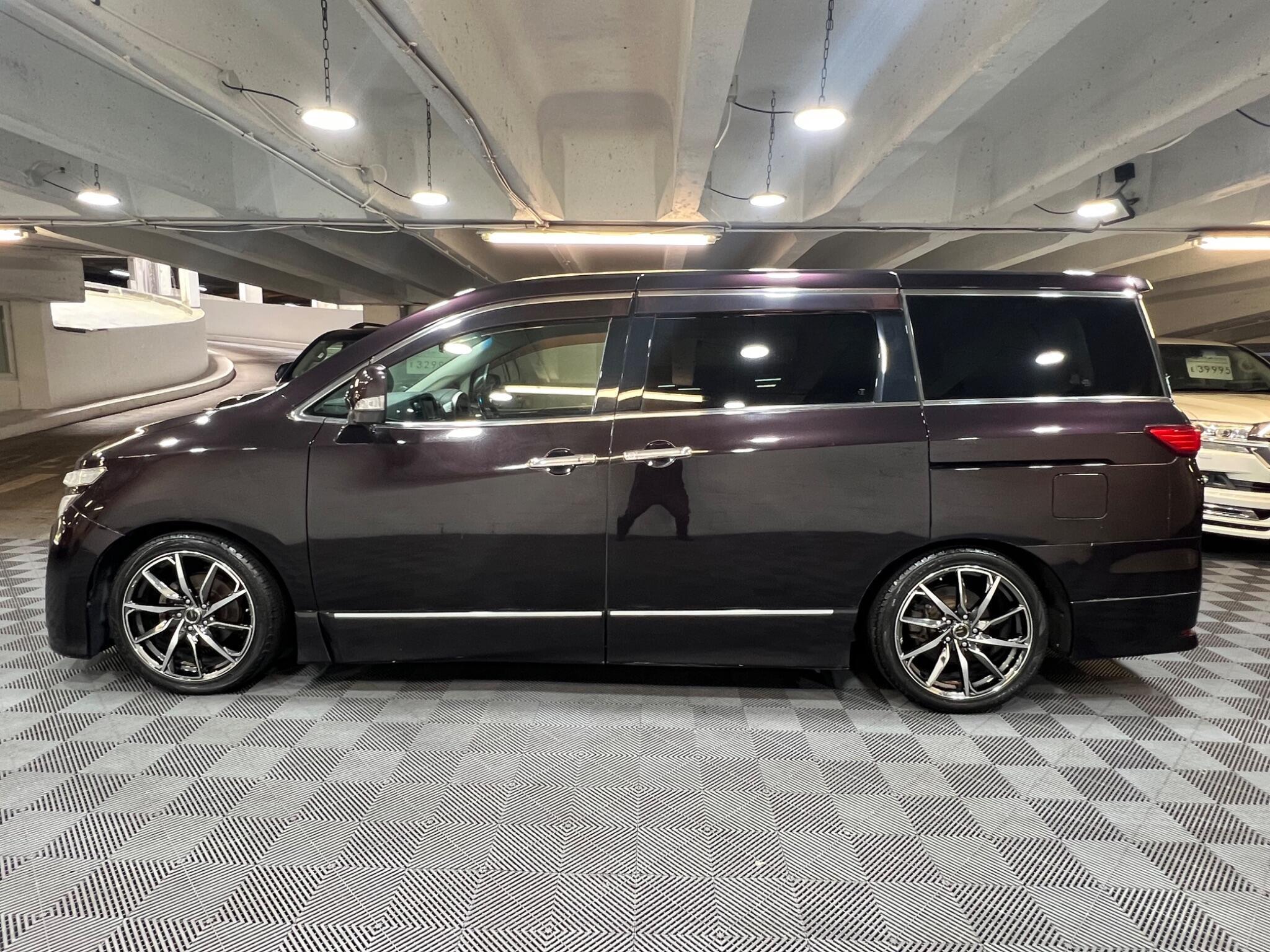 Nissan Elgrand - Image 2