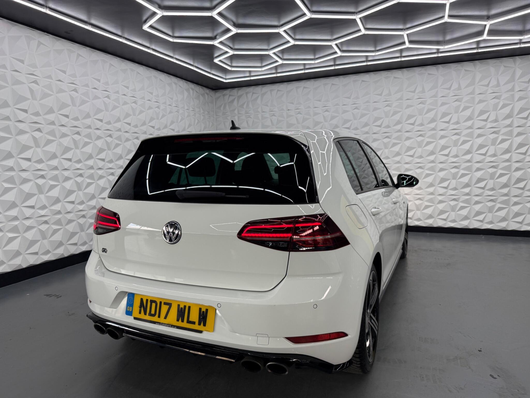 Volkswagen Golf - Image 13