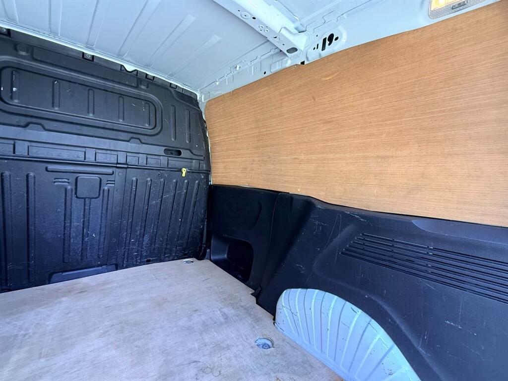 Vauxhall Combo - Image 10