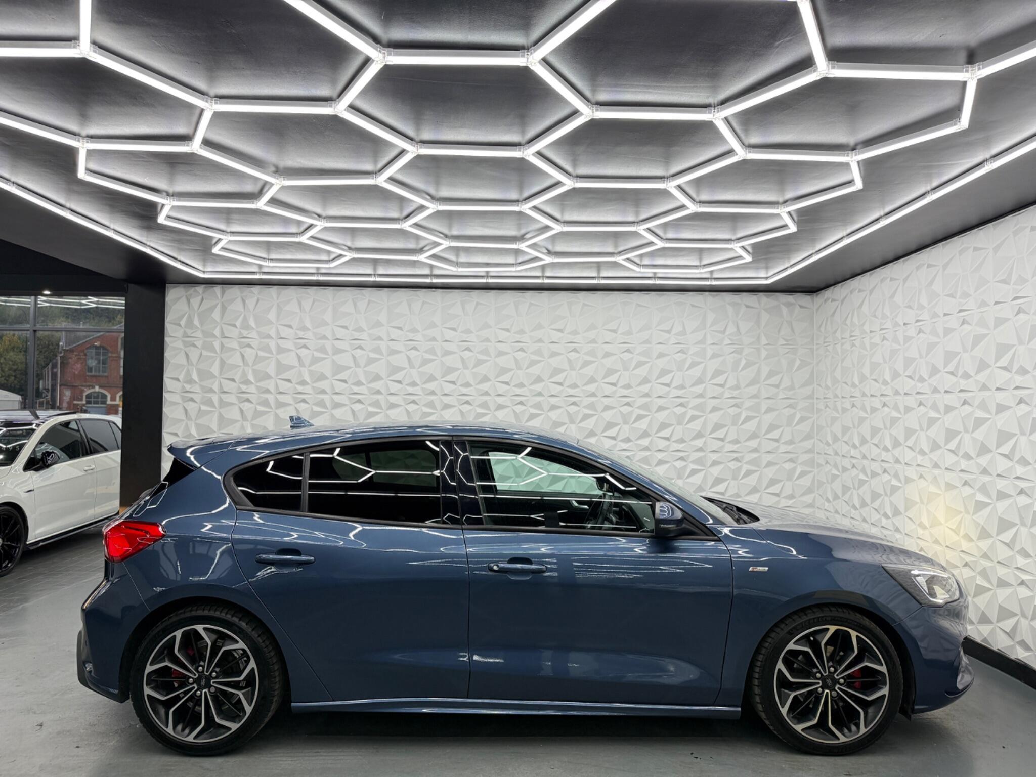 Ford Focus - Image 17