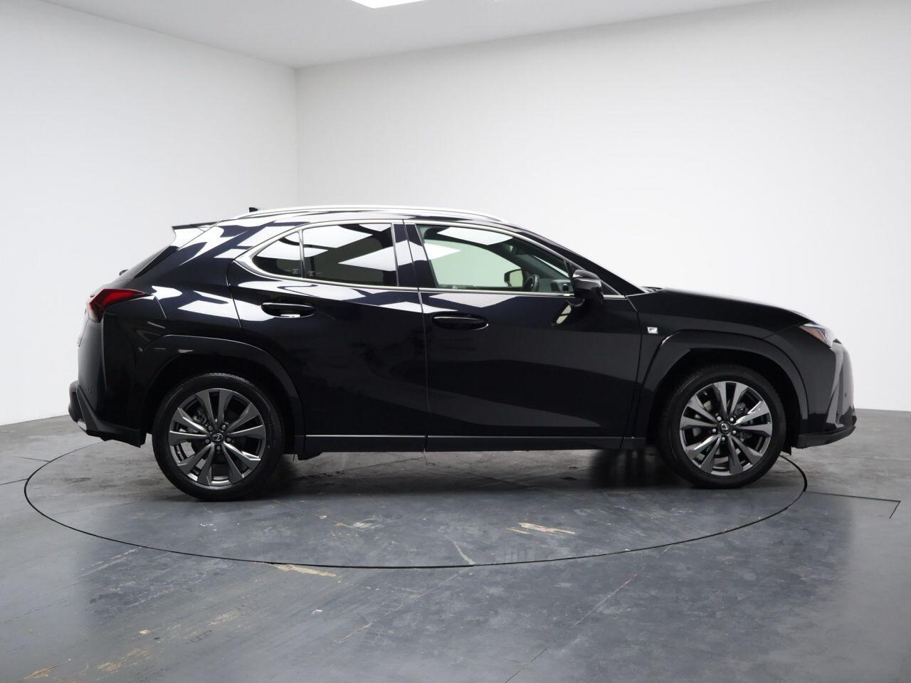 Lexus UX - Image 8
