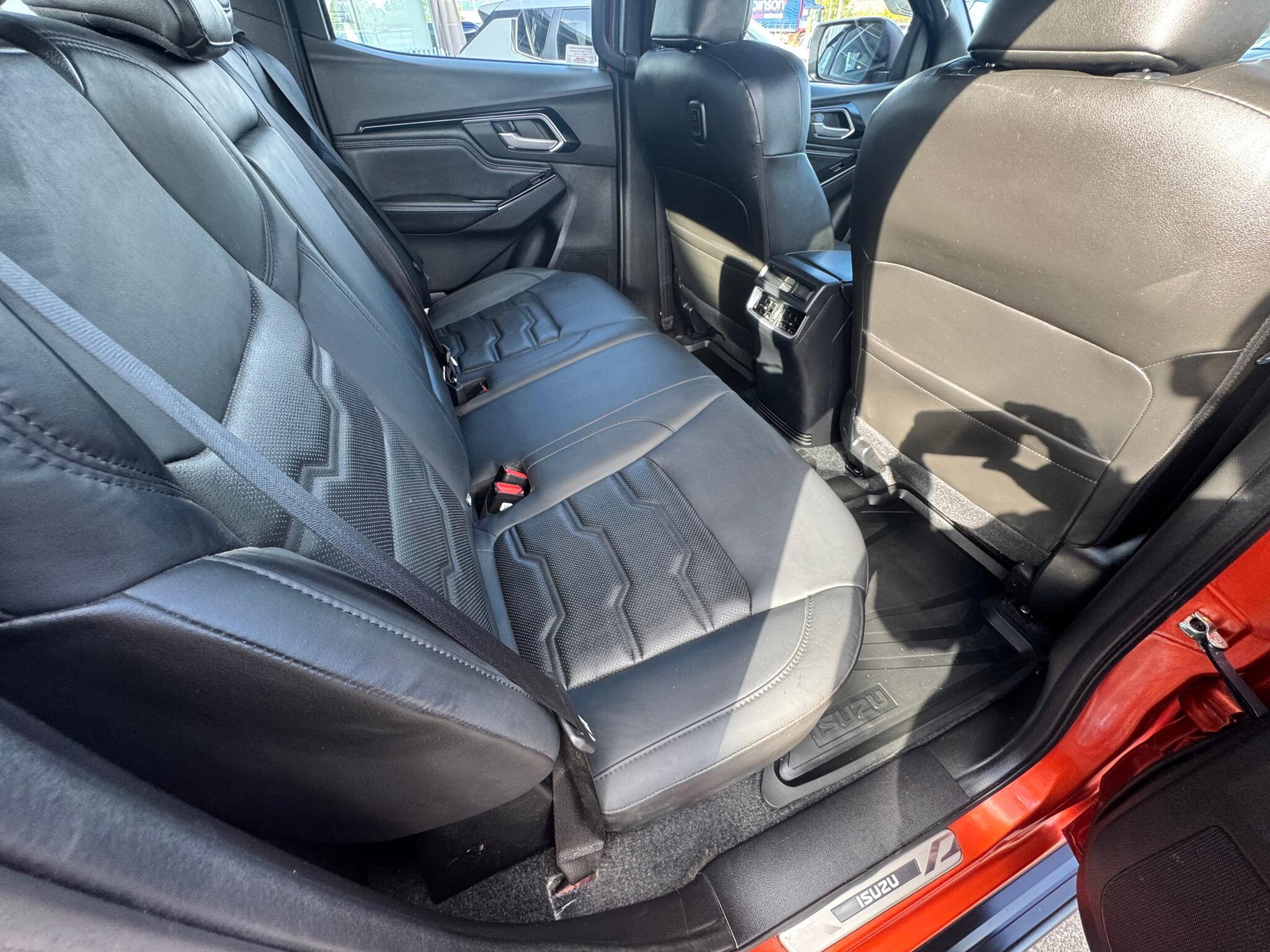 Isuzu D-MAX - Image 12