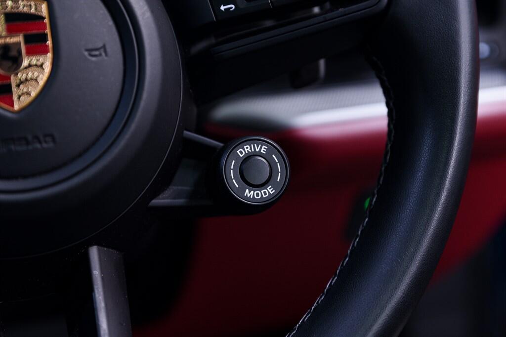 Porsche Cayenne - Image 32