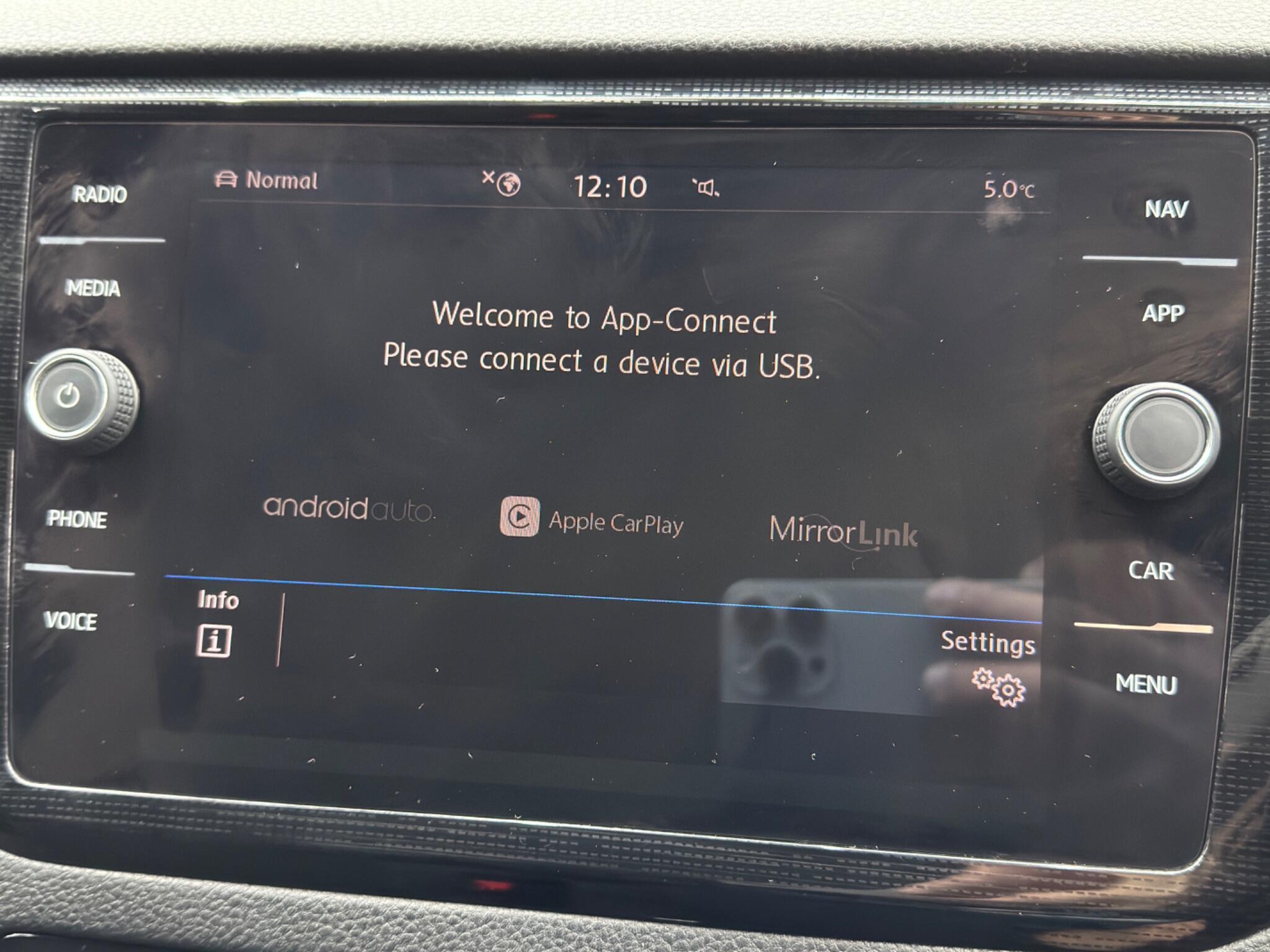 Volkswagen GOLF SV - Image 36