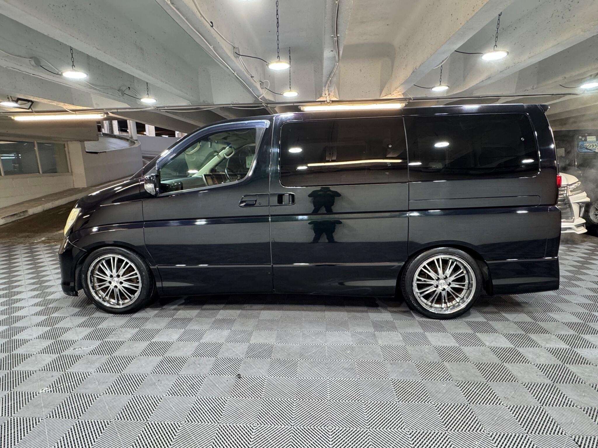 Nissan Elgrand - Image 2