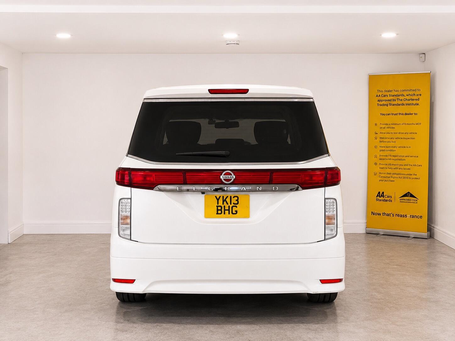 Nissan Elgrand - Image 6