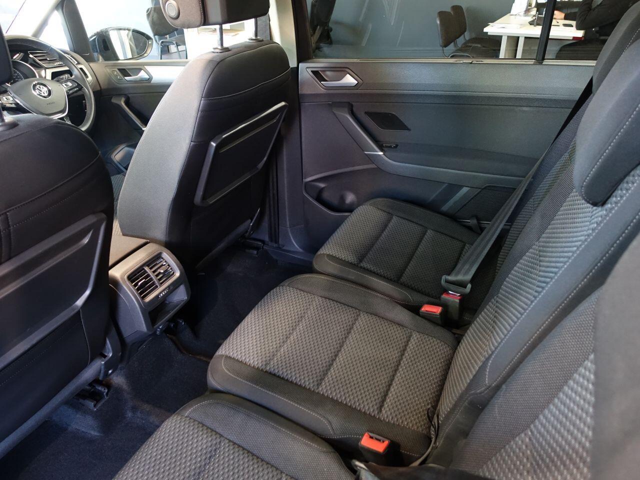 Volkswagen Touran - Image 18