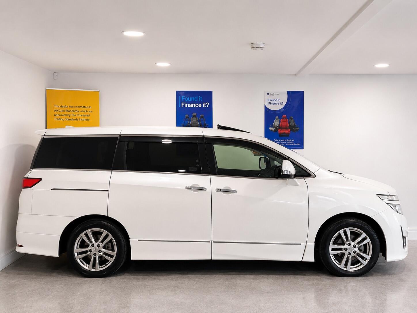 Nissan Elgrand - Image 7