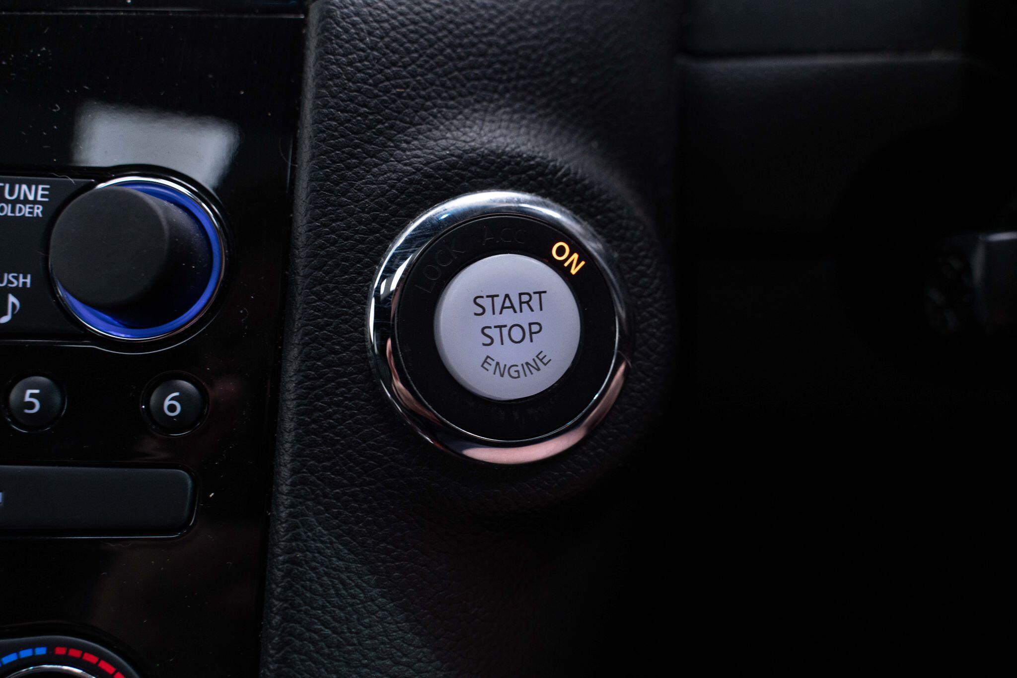 Infiniti QX70 - Image 18
