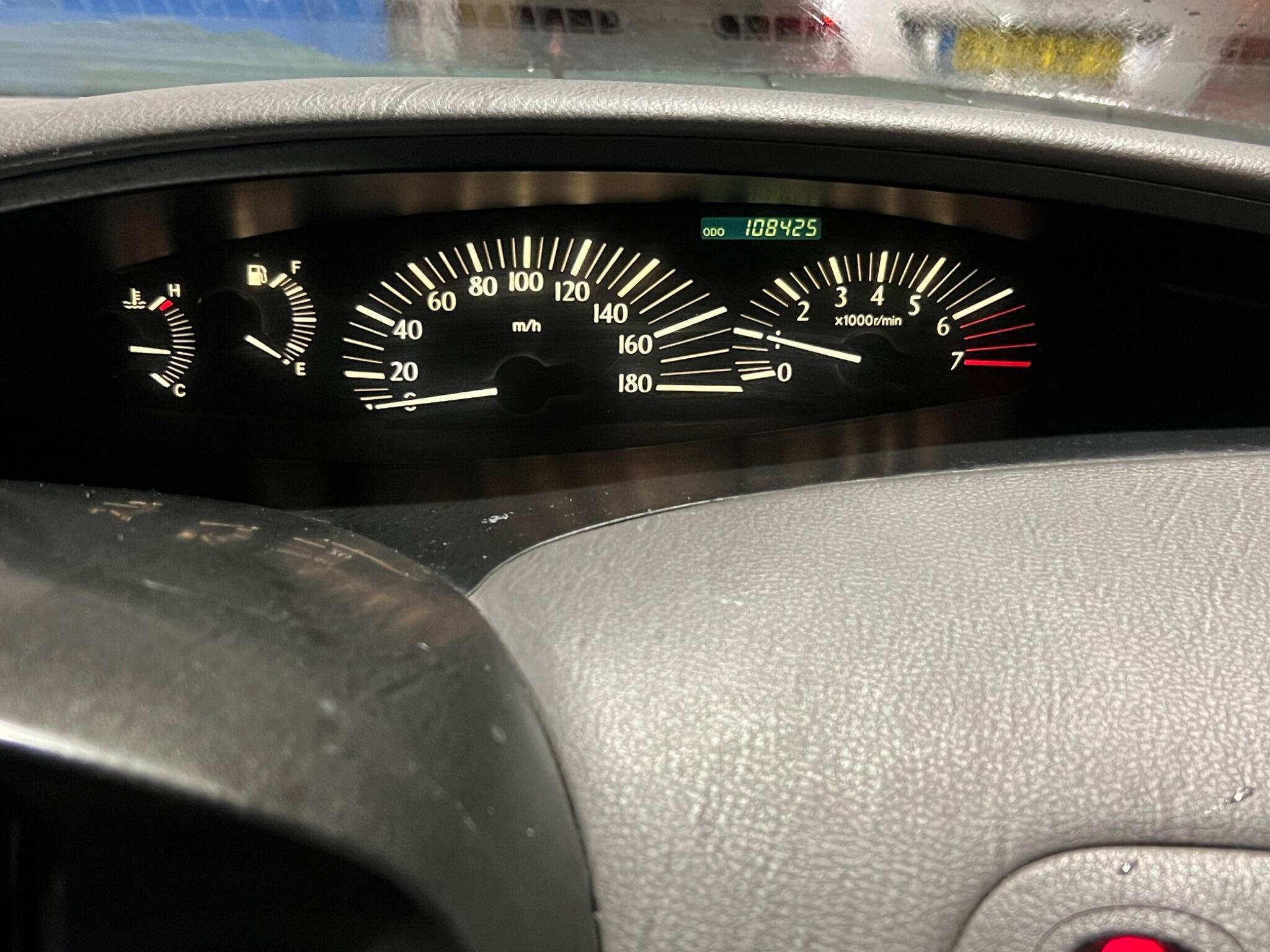 Toyota Estima - Image 25