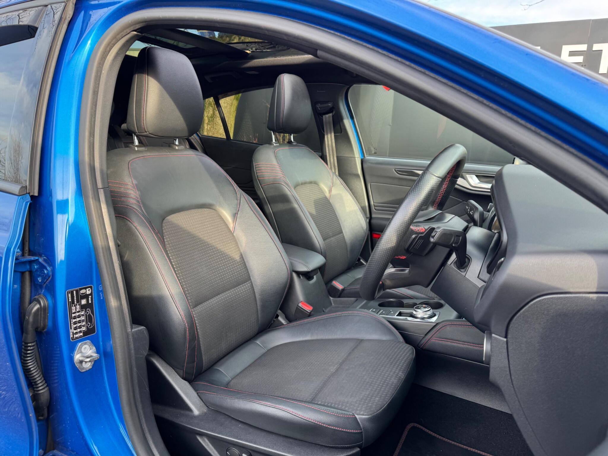 Ford Focus - Image 17