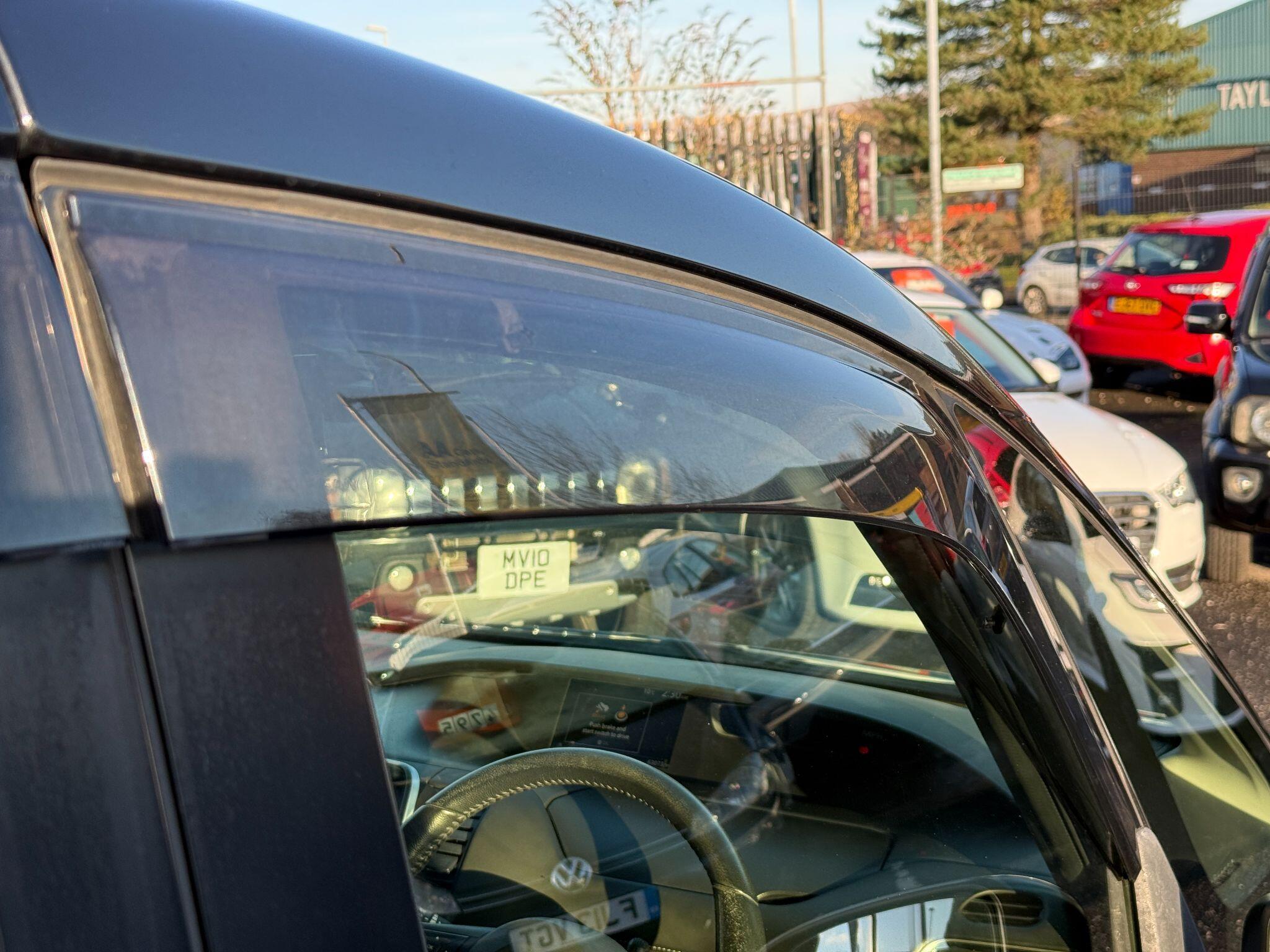 Nissan Serena - Image 22