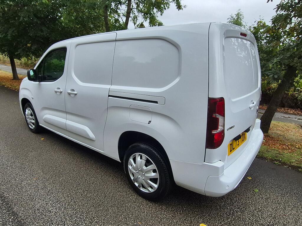 Vauxhall Combo - Image 15