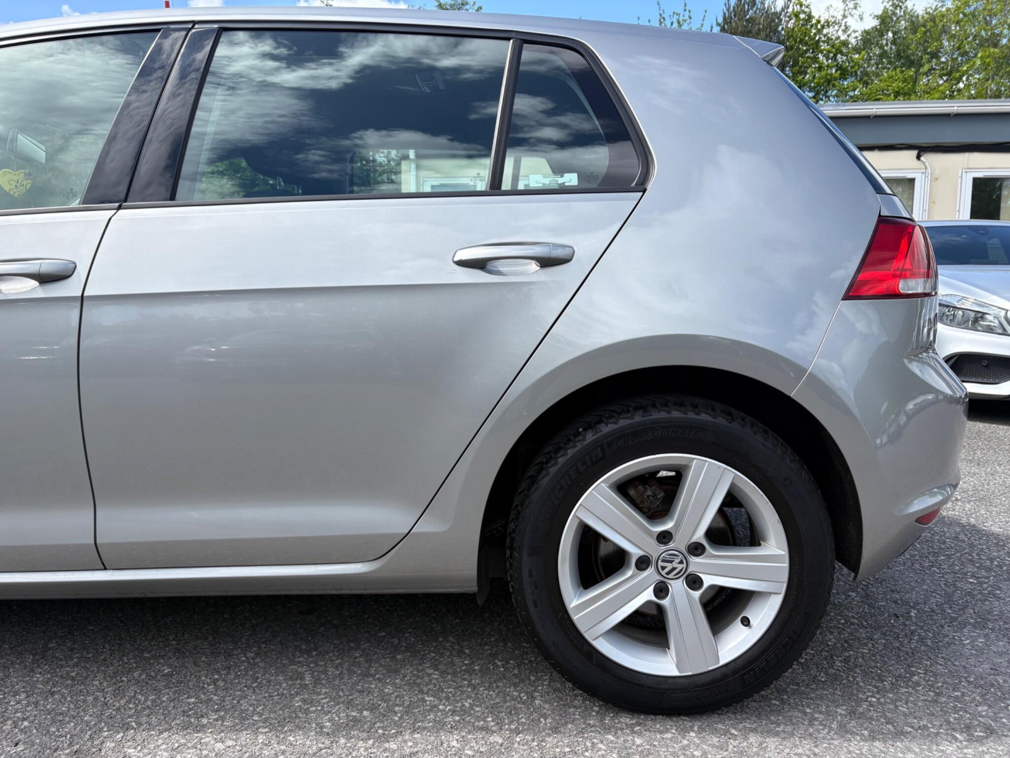 Volkswagen Golf - Image 11