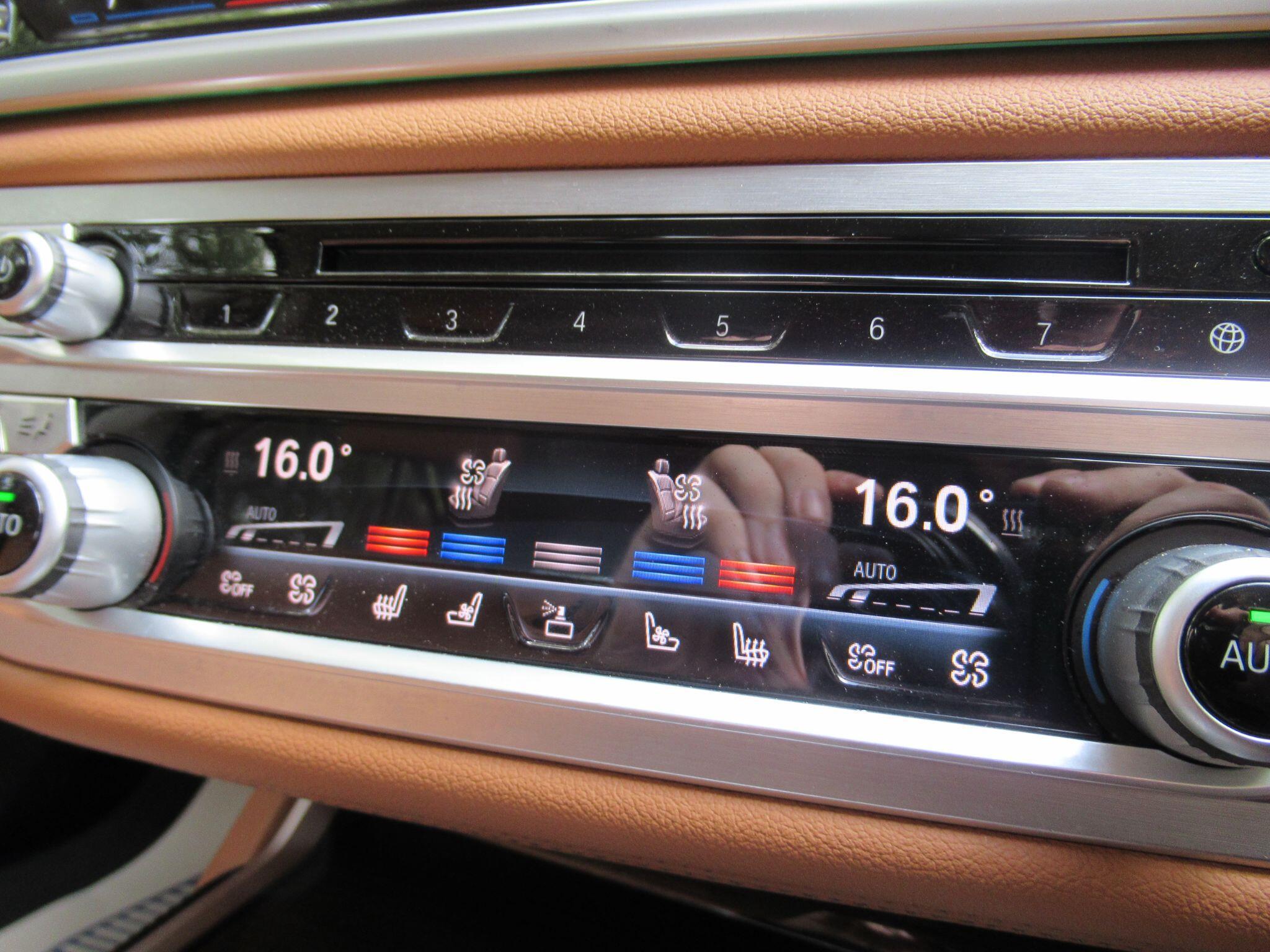 BMW 7 Series - Image 50