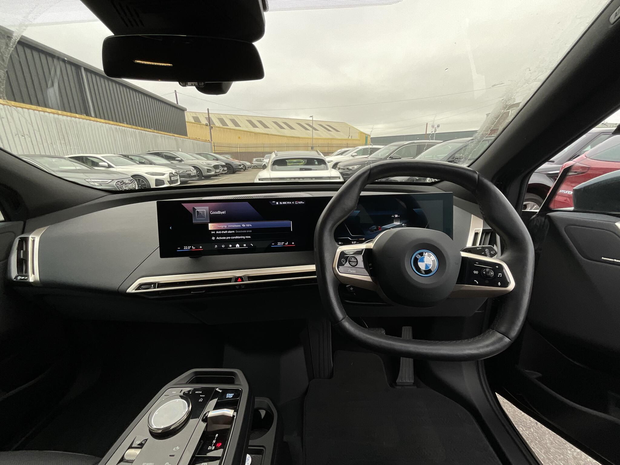 BMW IX - Image 18