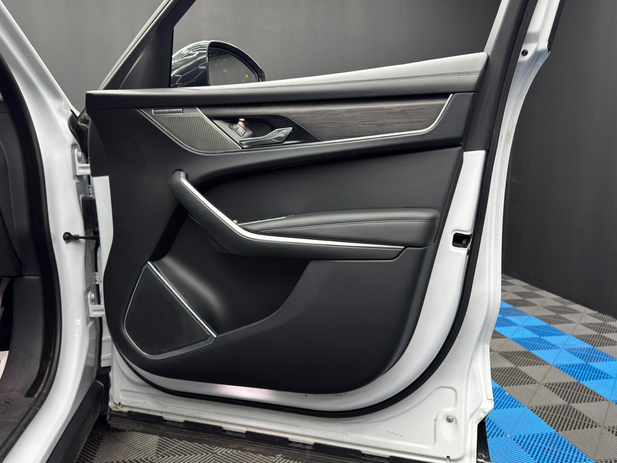 Jaguar F-Pace - Image 42