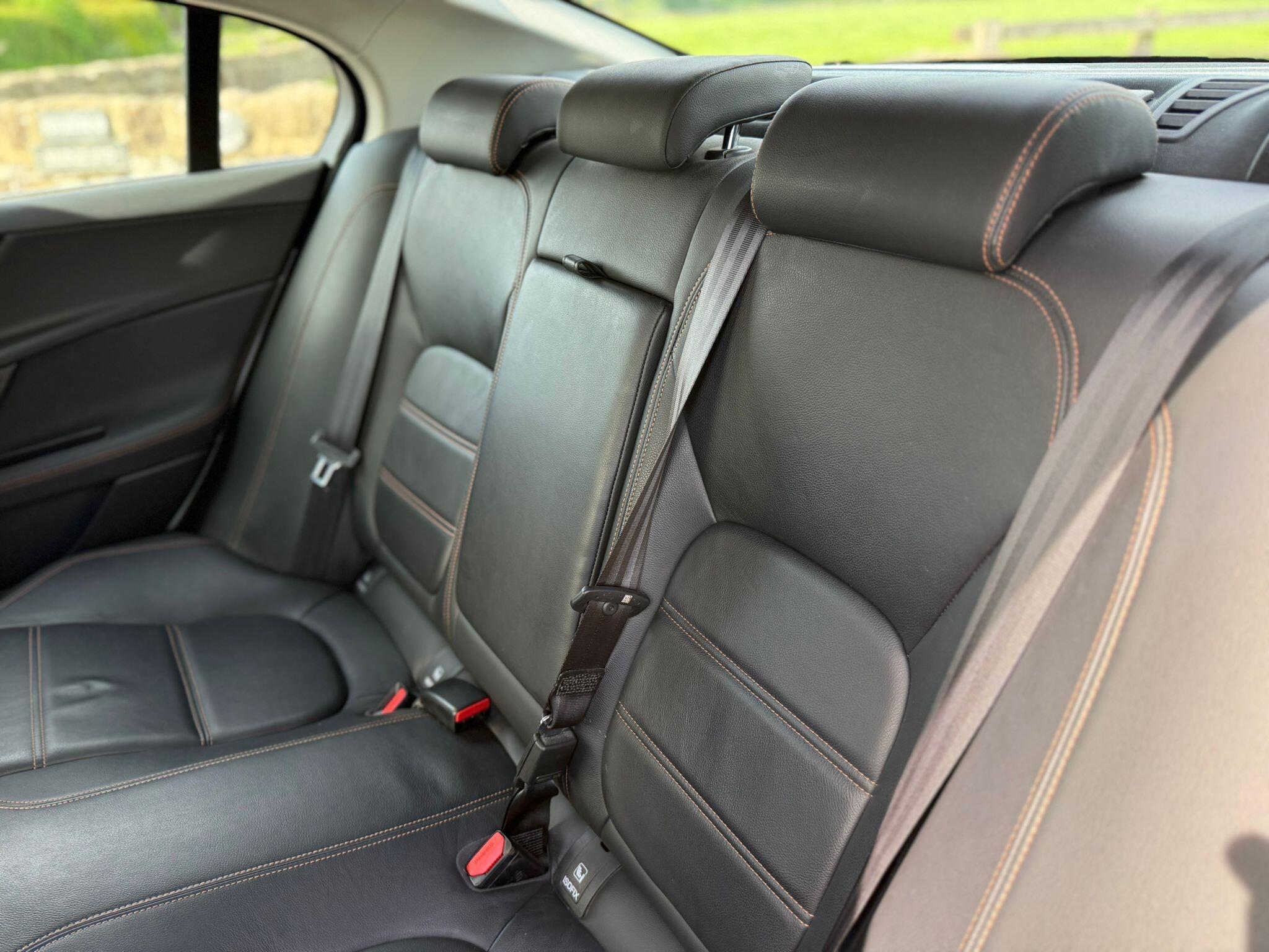 Jaguar XE - Image 27
