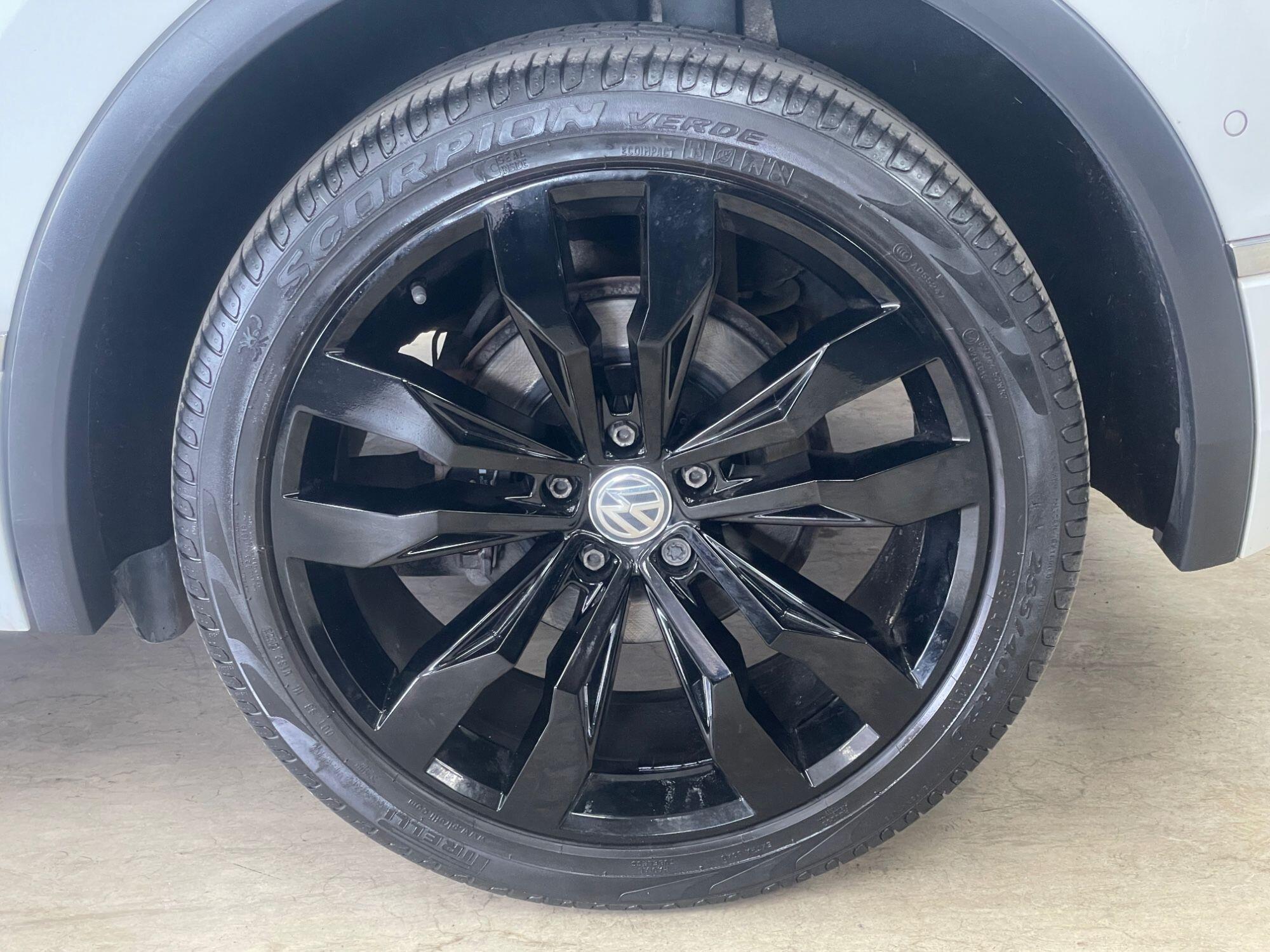 Volkswagen Tiguan - Image 20
