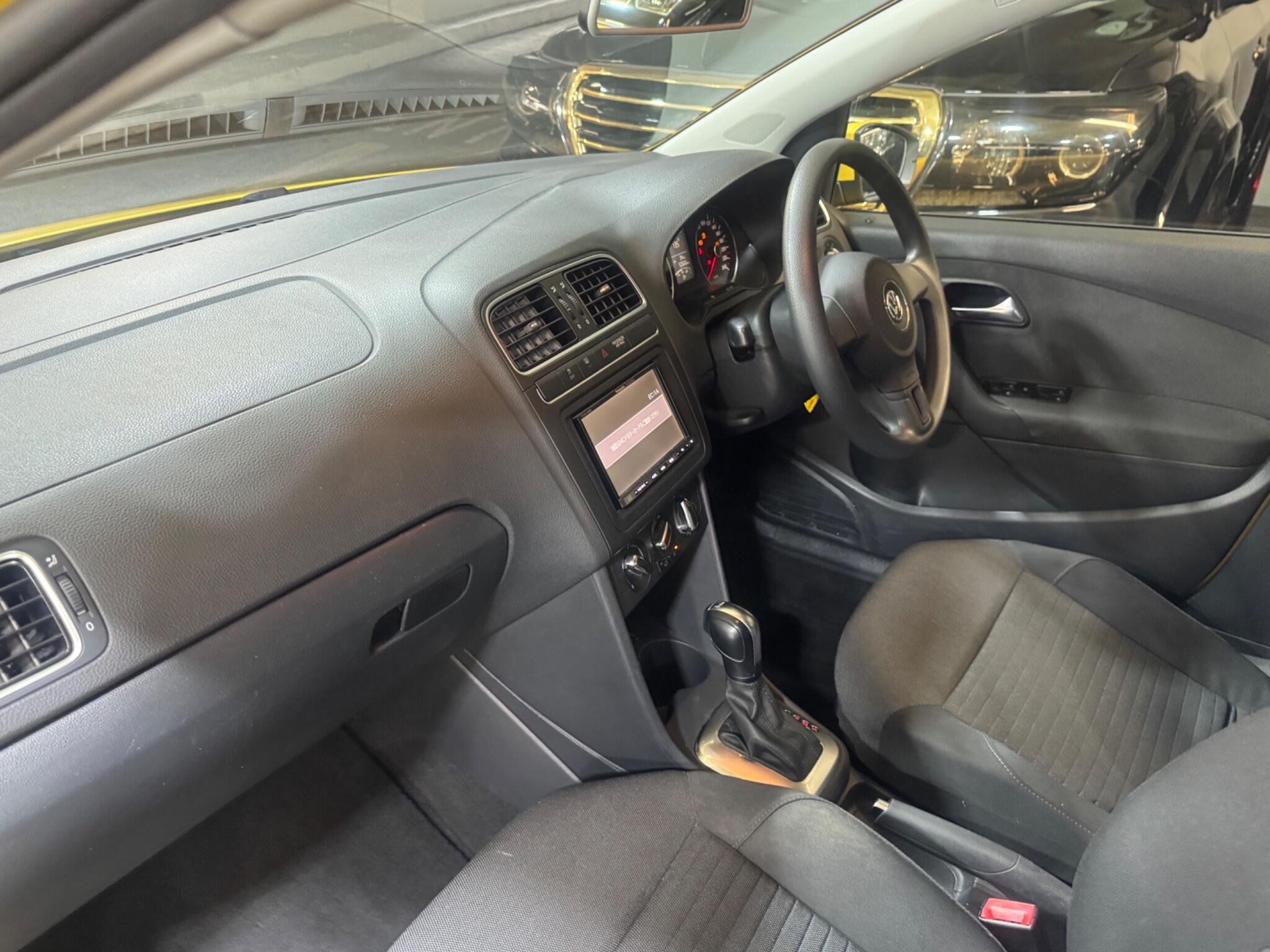 Volkswagen Polo - Image 11