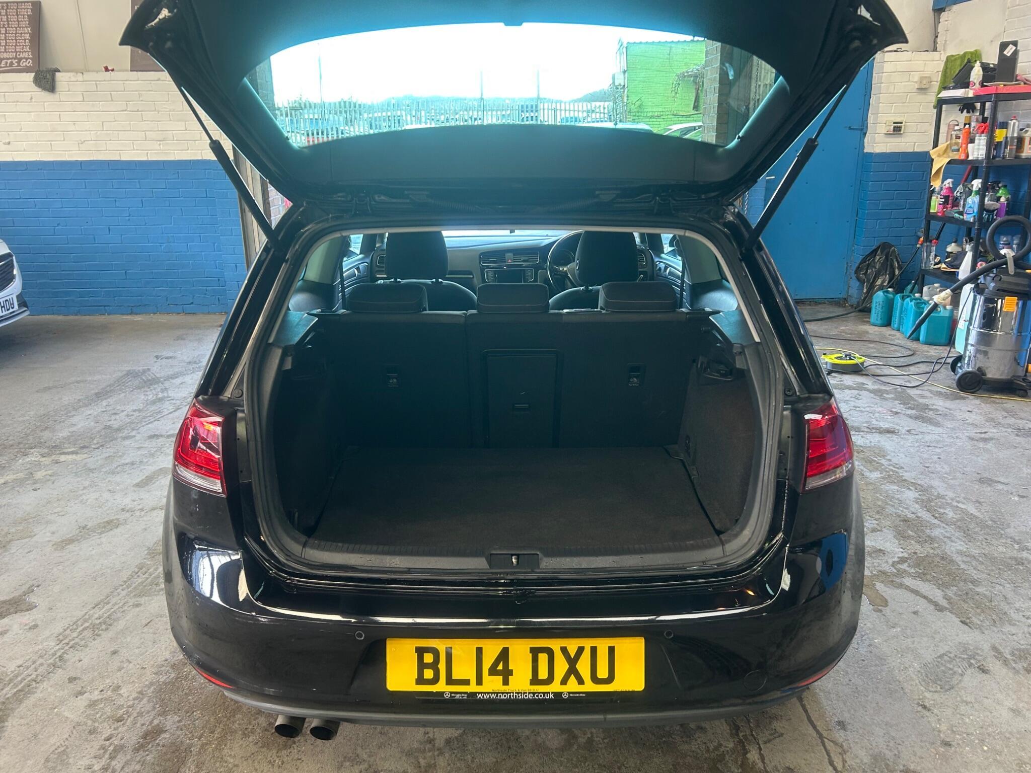 Volkswagen Golf - Image 30