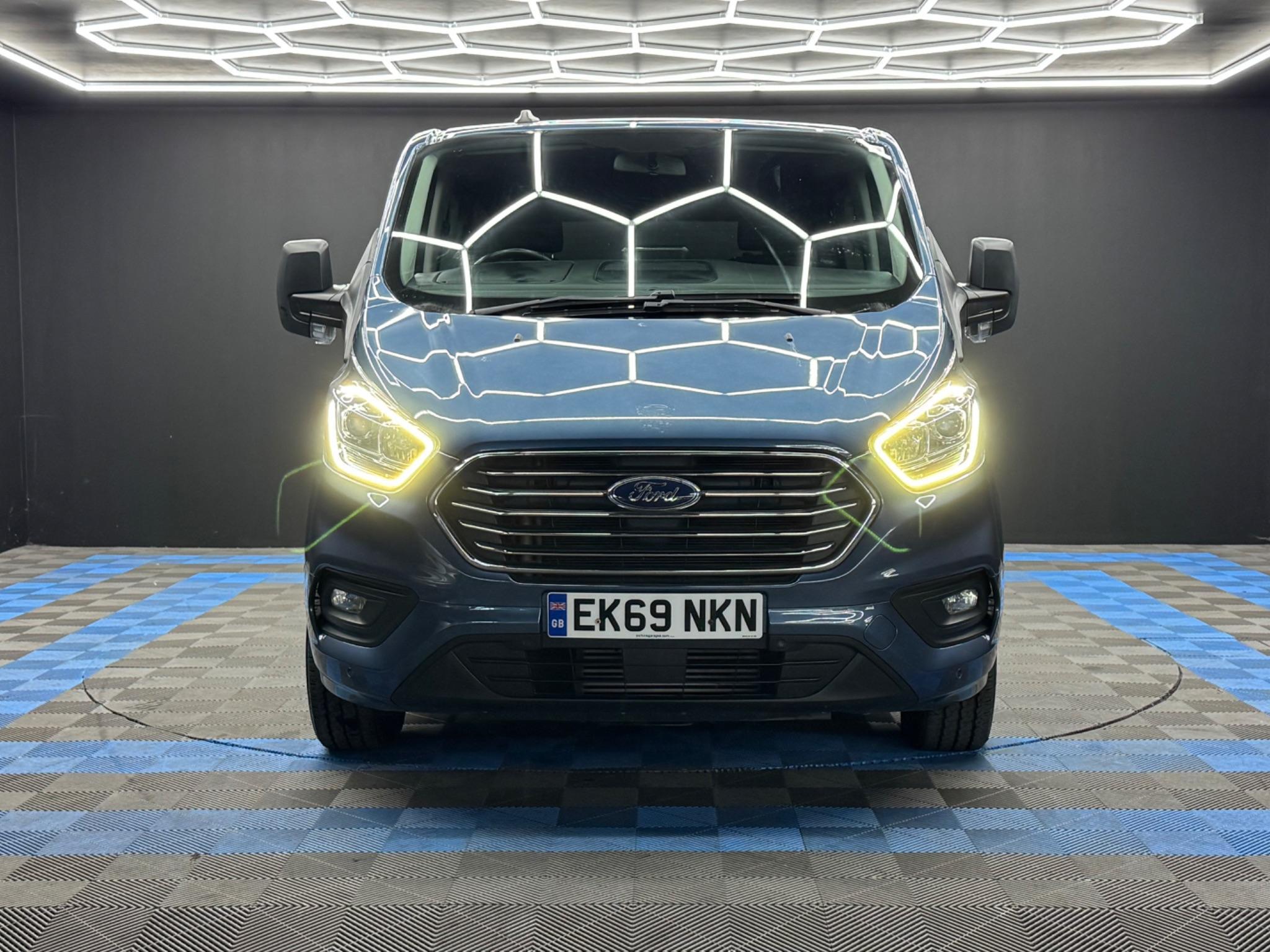 Ford TOURNEO CUSTOM - Image 2