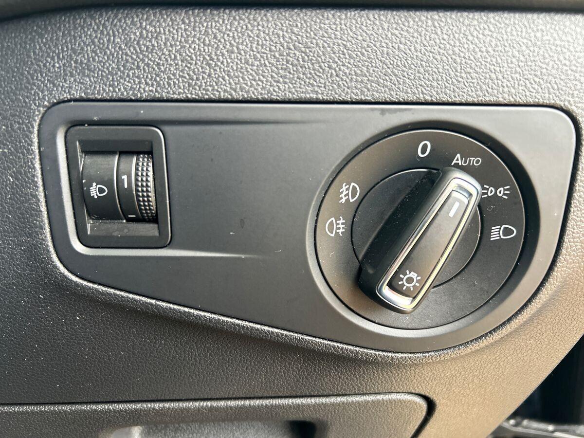 Volkswagen Tiguan - Image 35