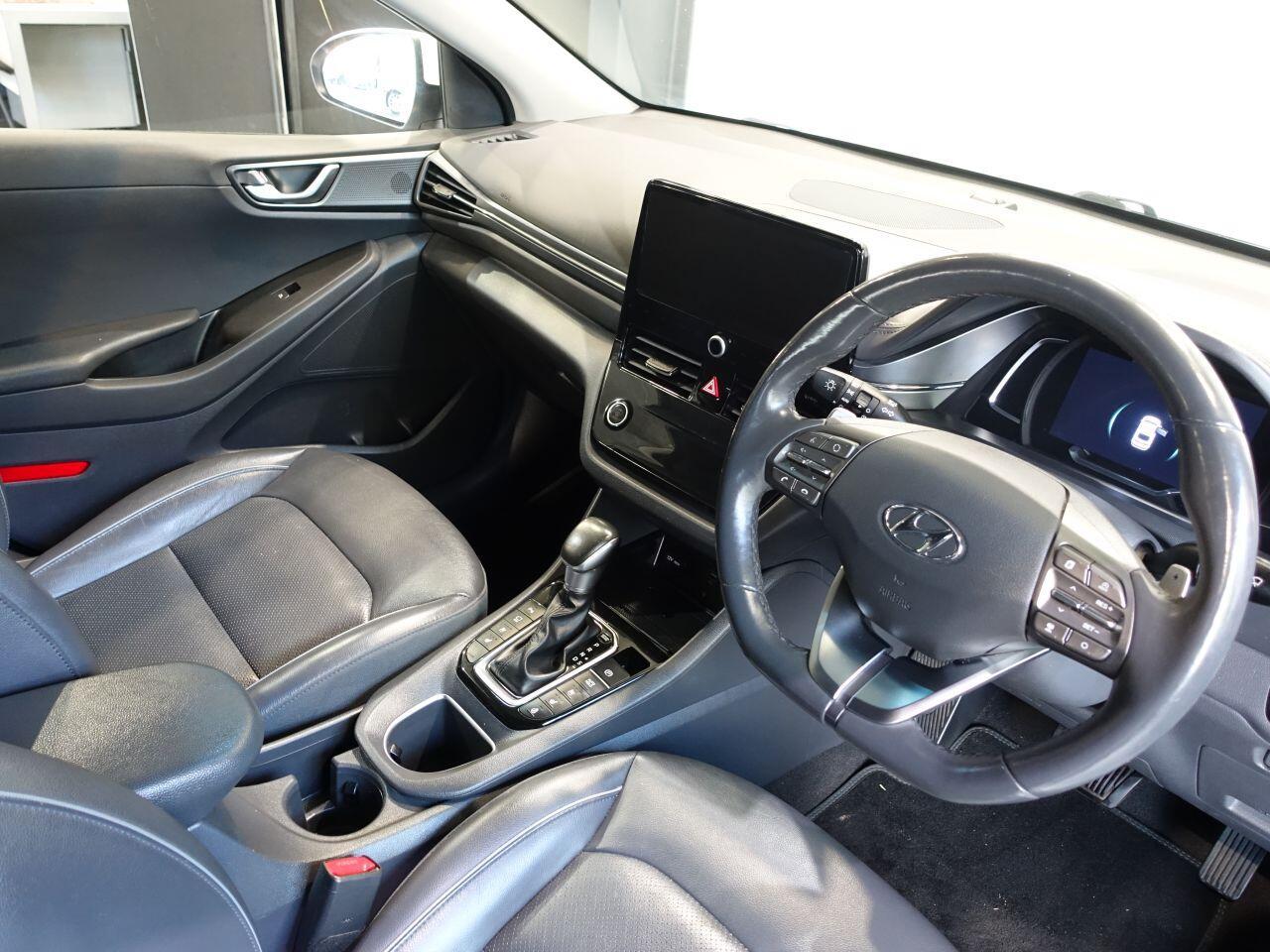 Hyundai Ioniq - Image 2