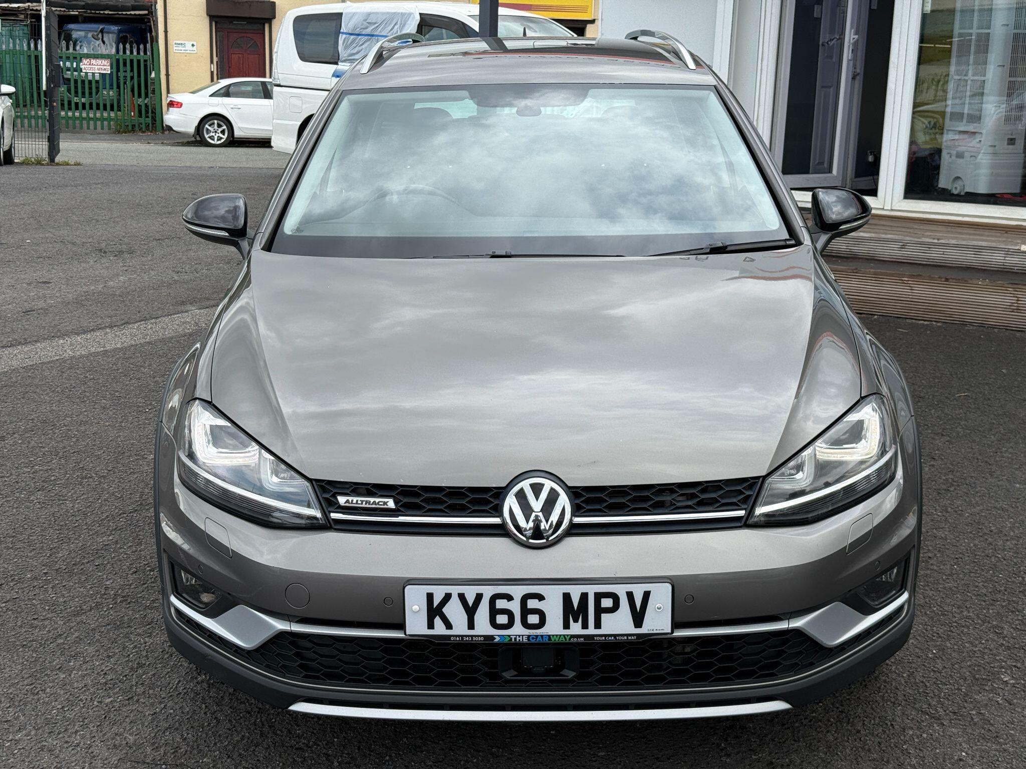 Volkswagen Golf - Image 9