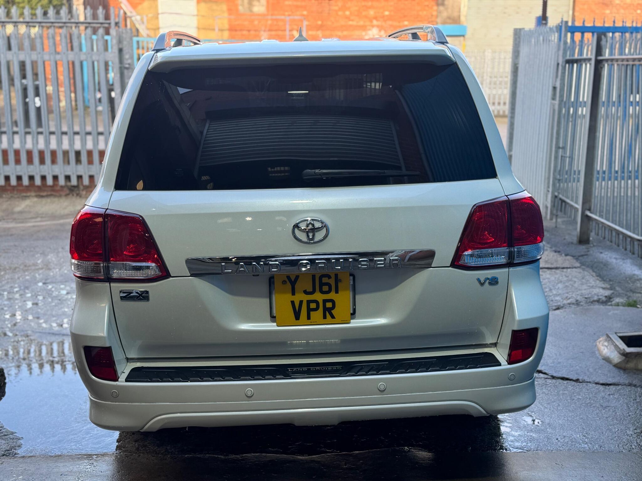 Toyota Land Cruiser - Image 19