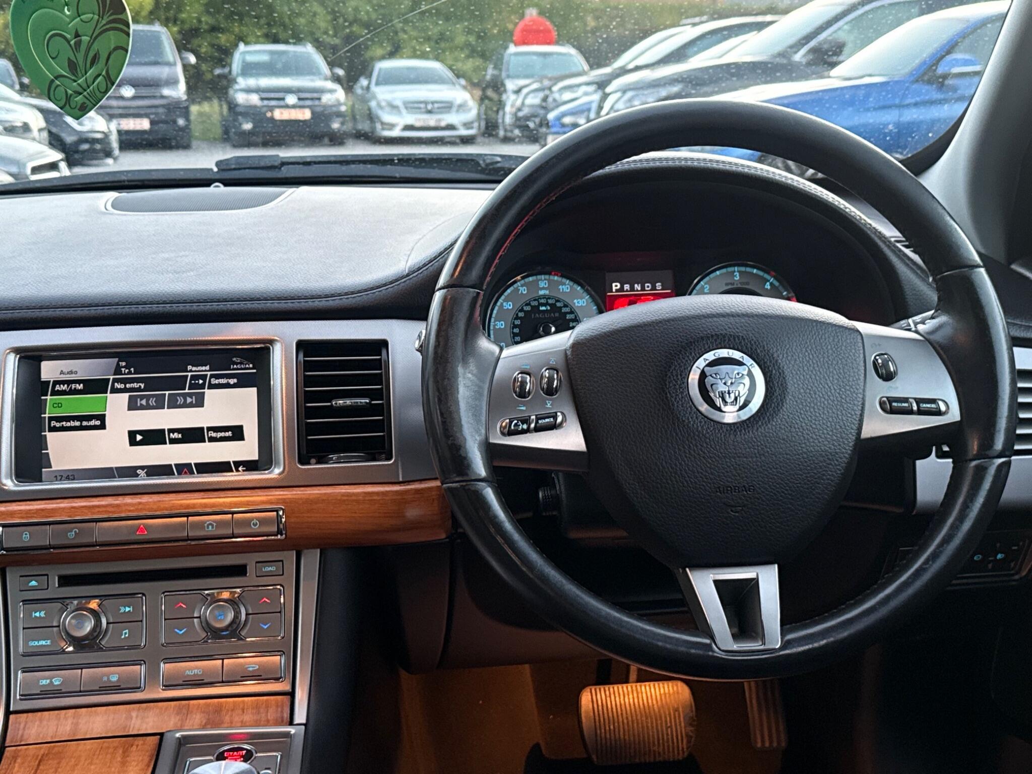 Jaguar XF - Image 40