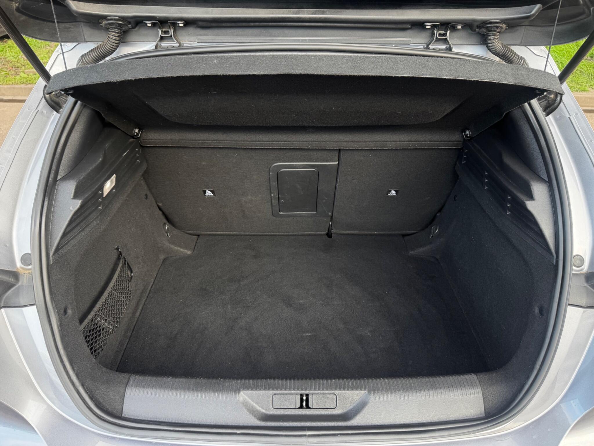 Peugeot 308 - Image 17