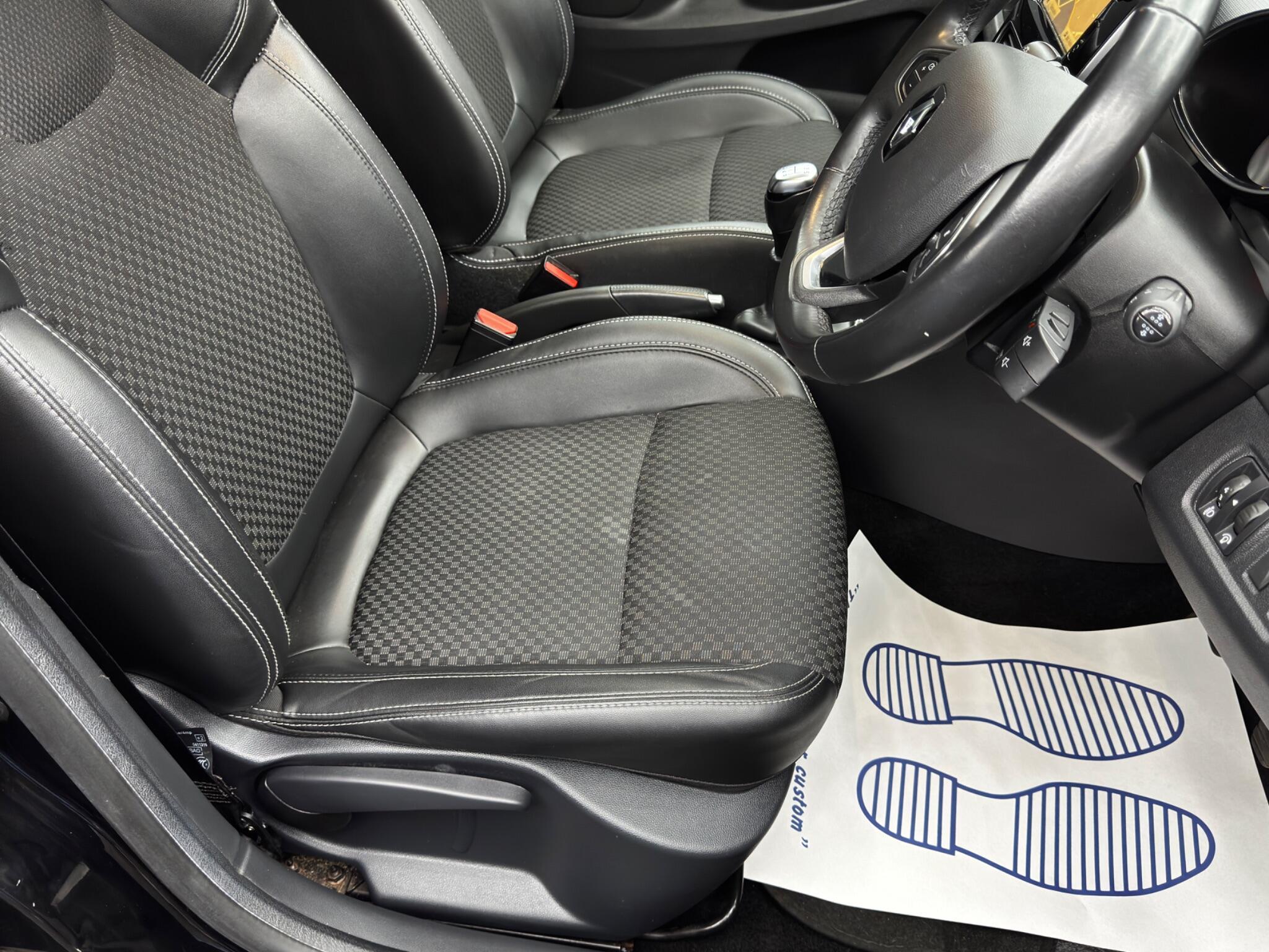 Renault Clio - Image 13