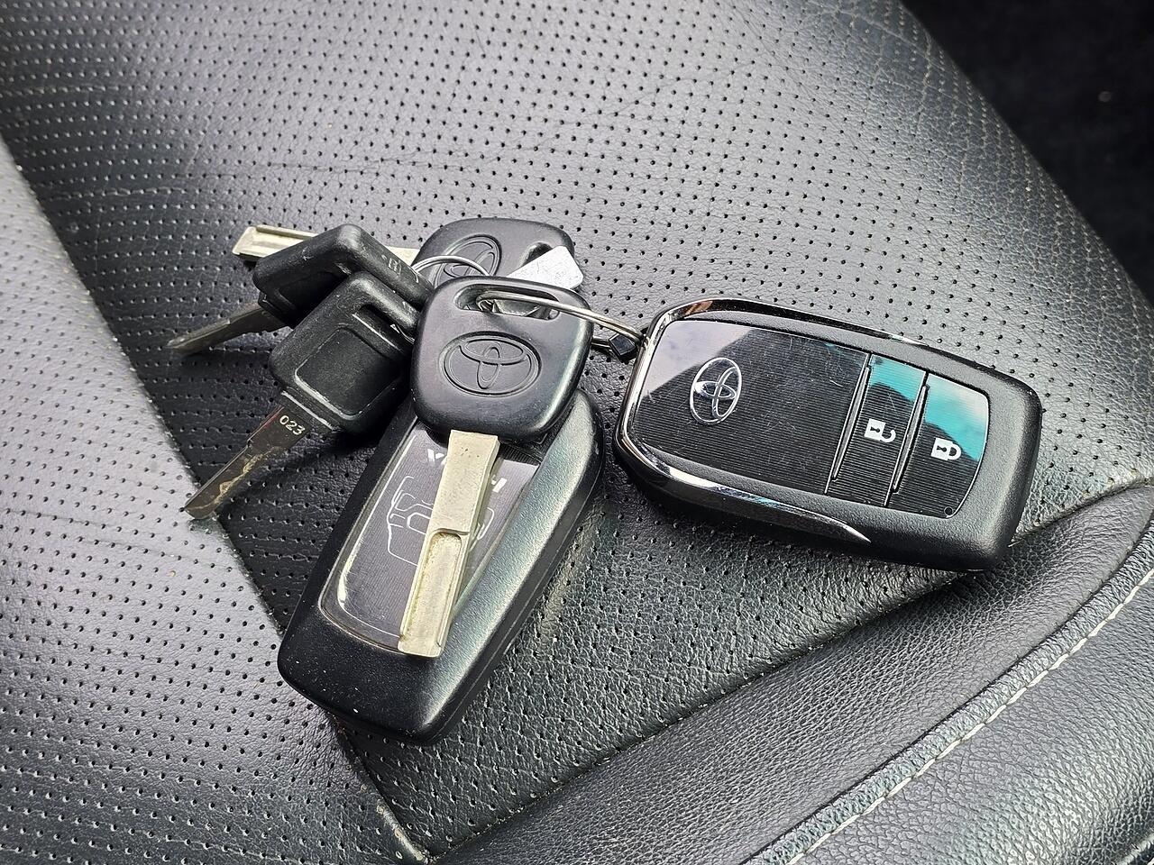 Toyota Hilux - Image 21