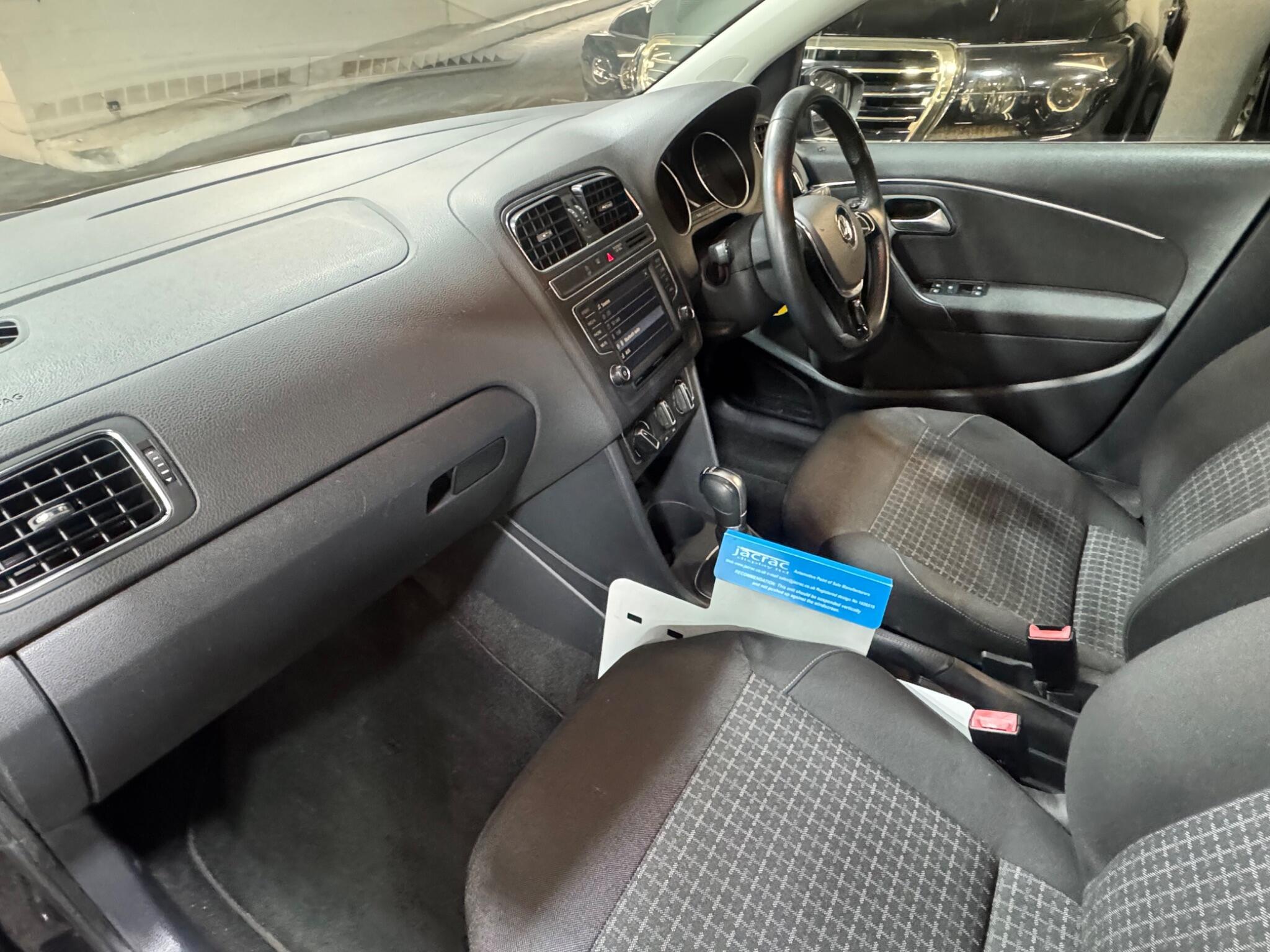 Volkswagen Polo - Image 11