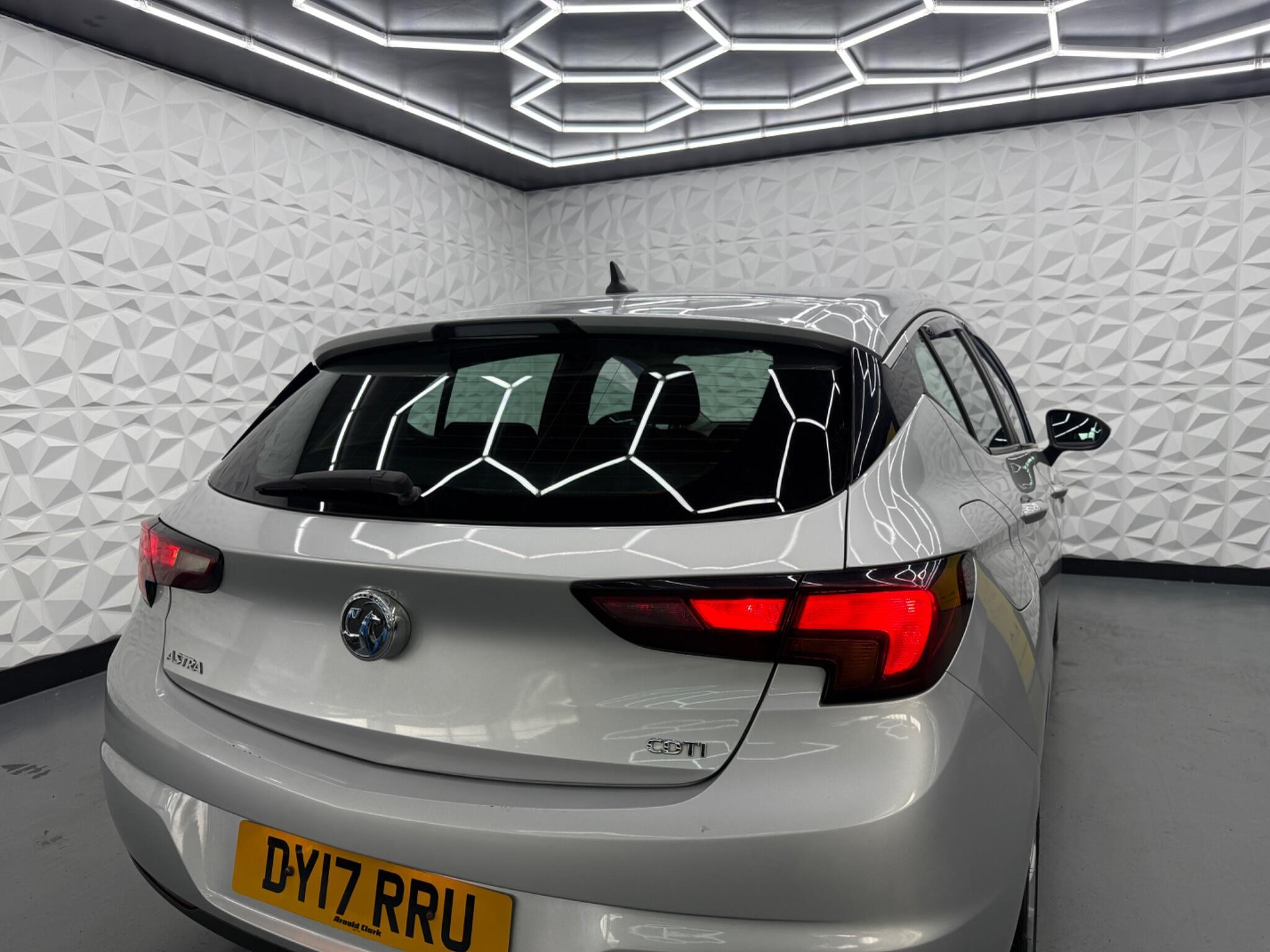 Vauxhall Astra - Image 17