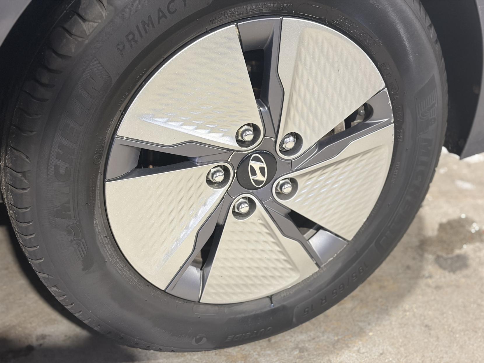 Hyundai Ioniq - Image 16
