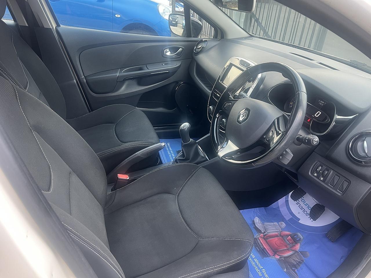 Renault Clio - Image 9