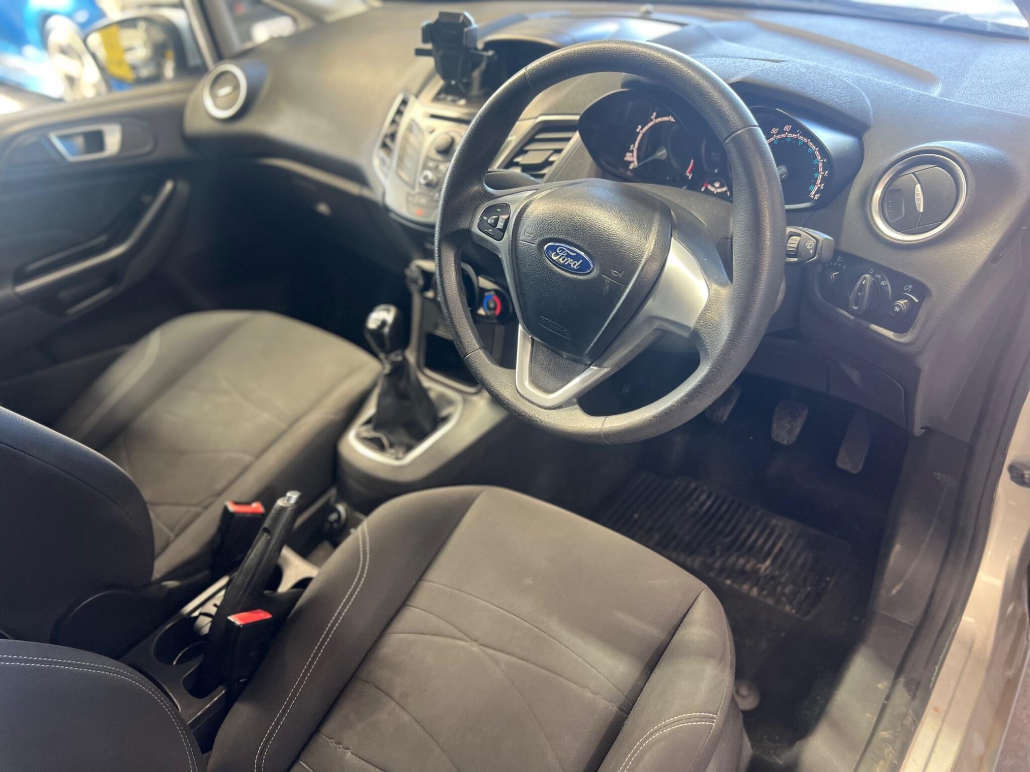 Ford Fiesta - Image 18