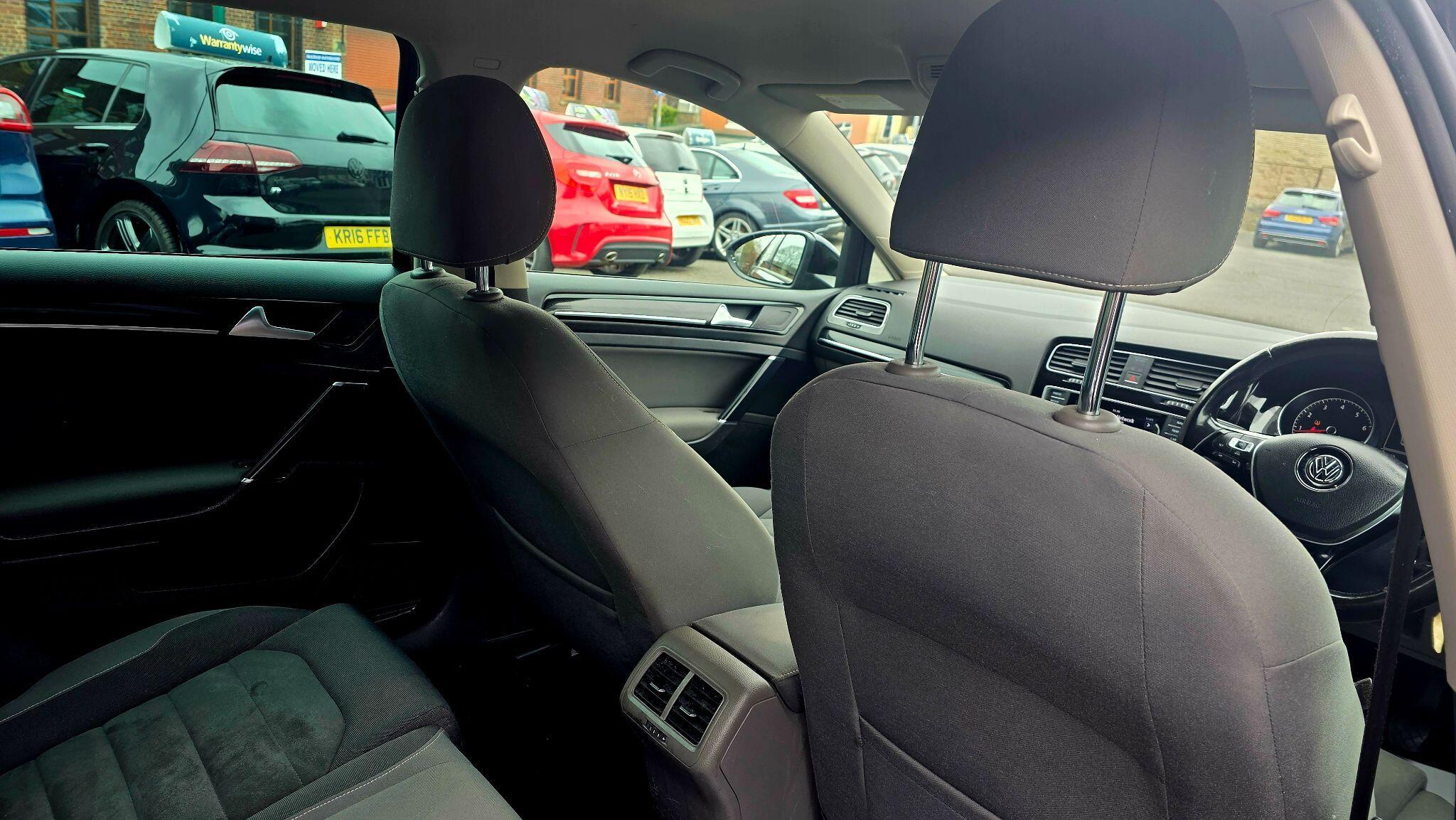 Volkswagen Golf - Image 18