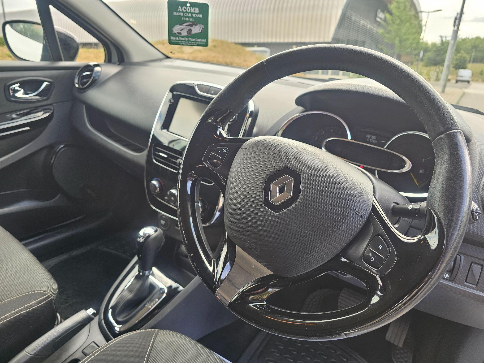 Renault Clio - Image 19
