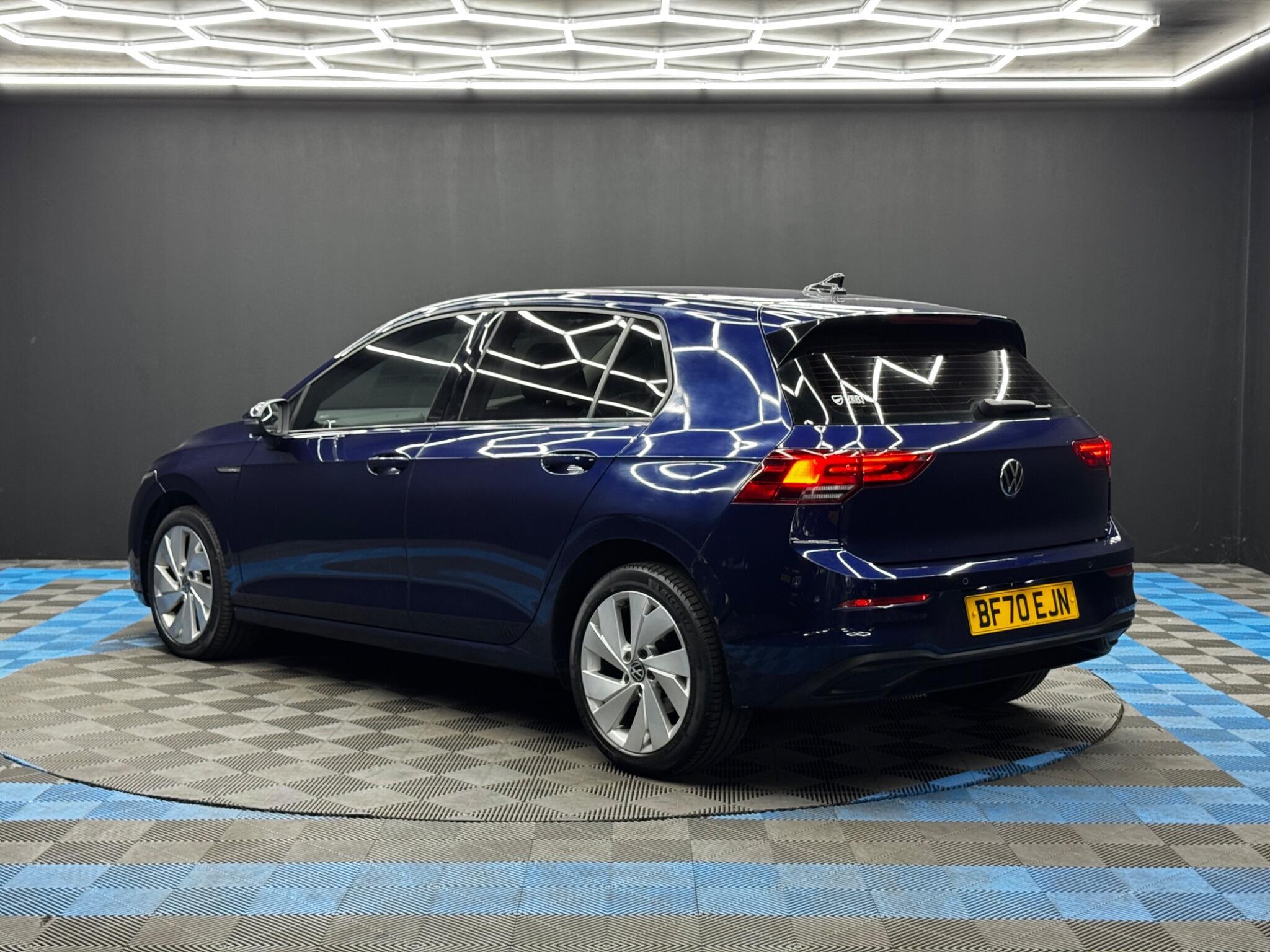 Volkswagen Golf - Image 7