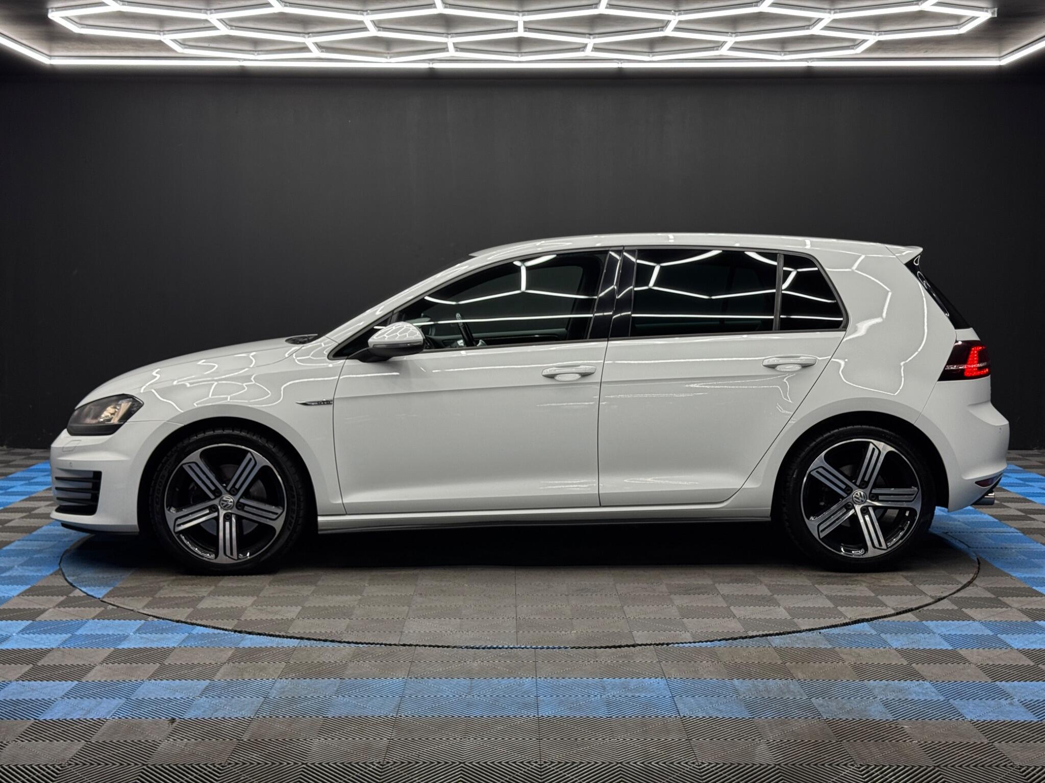 Volkswagen Golf - Image 8