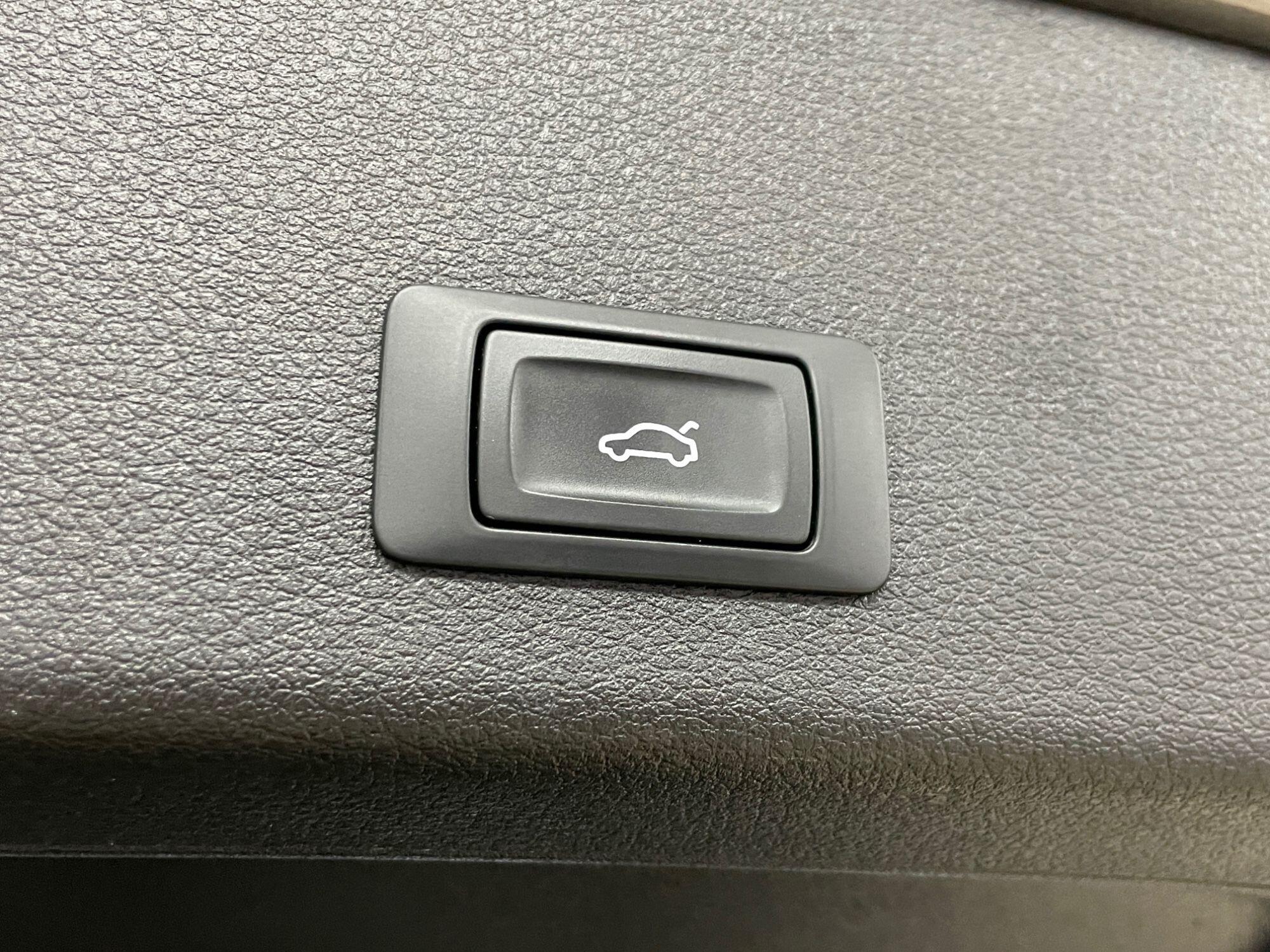 Audi E-Tron - Image 18