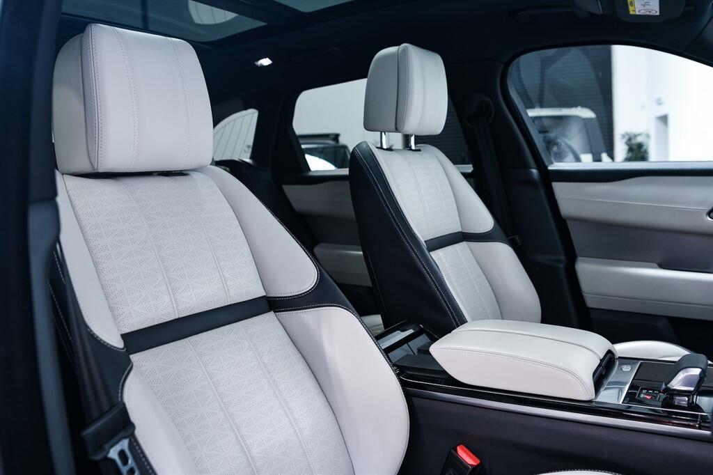 Land Rover Range Rover Velar - Image 13