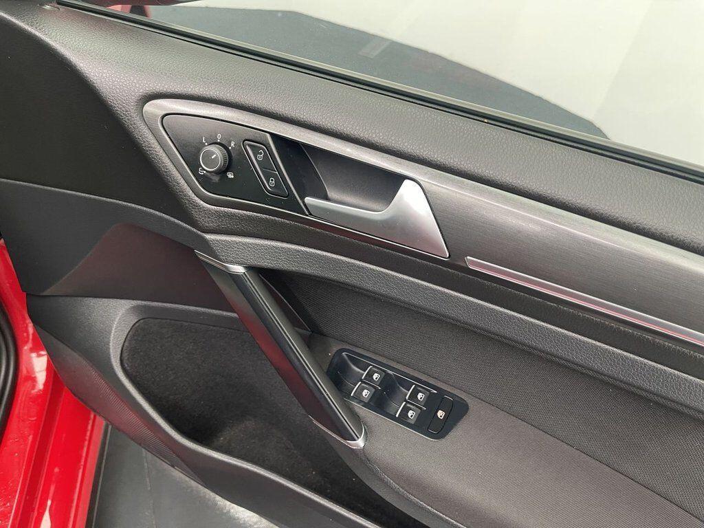 Volkswagen Golf - Image 18